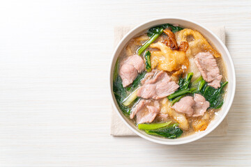 Noodles with Pork in Gravy Sauce