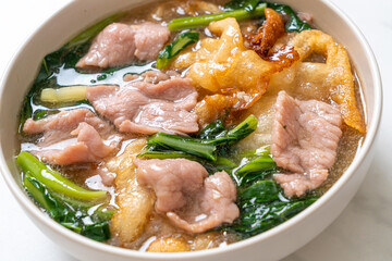 Noodles with Pork in Gravy Sauce