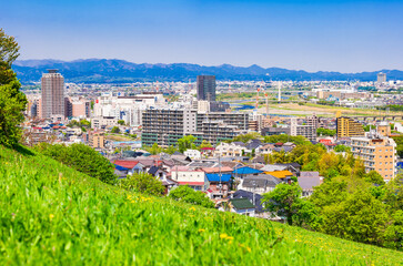 Obraz premium 青空が広がる郊外の住宅地