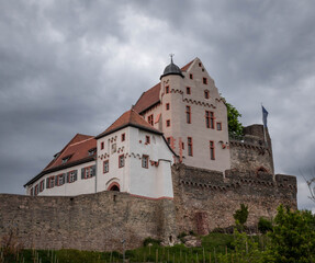 Fototapeta na wymiar Burg Stadt Alzenau mit Ludwigsturm in Untermain Franken 