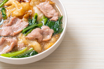 Noodles with Pork in Gravy Sauce