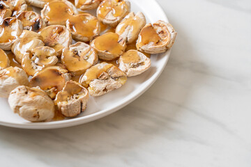 Grills Banana with Caramel Sauce