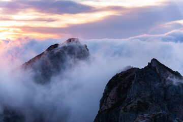 Obraz premium Wonderful mountain in Madeira island Pico do Arieiro foggy day sunset