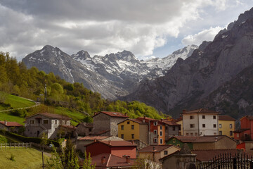 Fototapeta na wymiar Sotres, pueblo en Pocos de Europa. El que tiene más altitud en Asturias (1050m)