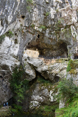 Santa cueva de Covadonga