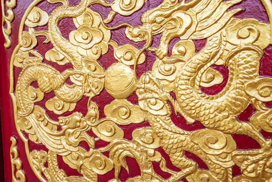Chinese Dragon Totem Gold Lacquered Wood Carving Double Dragon Play Beads