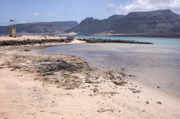 Fototapeta na wymiar Paisaje marino en la costa de la Bahía Das Gatas en la isla de San Vicente, Cabo Verde