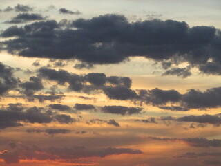 Obraz premium Por do sol ou nascer do sol, céu em vários tons