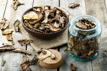 dried mushrooms,