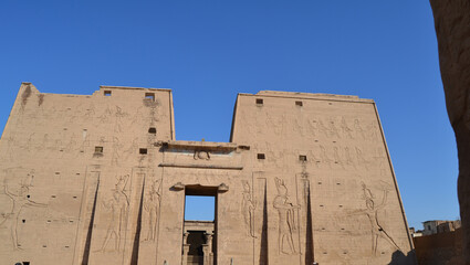 View of the Edfu Temple (Temple of Horus) from Aswan Governorate, Egypt
 - obrazy, fototapety, plakaty