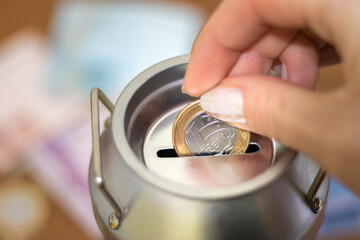 Dinheiro real brasileiro na mão