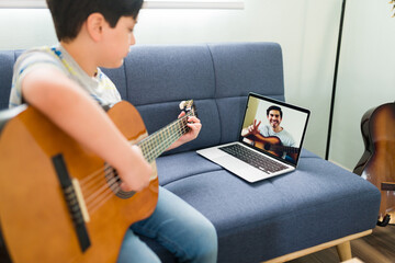 Playing the acoustic guitar with an instructor