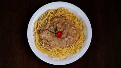 spaghetti with bechamel sause 