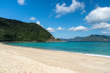 Fototapeta na wymiar 奄美群島　加計呂麻島の実久ビーチ