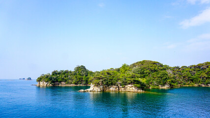 Fototapeta na wymiar 九十九島の遊覧船から体験できる幻想的な無人島の原生林