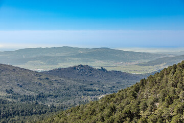 Obraz premium Hiking trail in the Barranca area in Navacerrada, Madrid, Spain