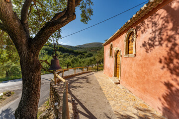 Fototapeta na wymiar Virgin Mary Limniotissa, Kapelle zwischen Olivenbaumen 