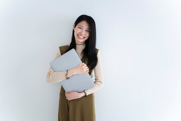 Fototapeta premium ノートパソコンを使う女性