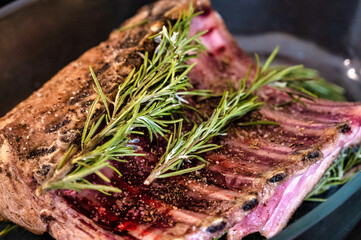 Carré d'agneau au romarin