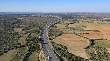 survol d'une autoroute dans le sud de la France