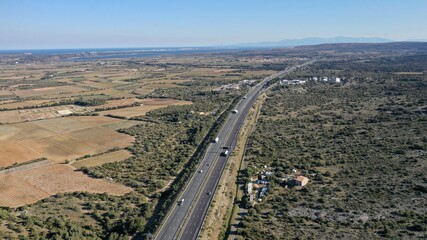 survol d'une autoroute dans le sud de la France