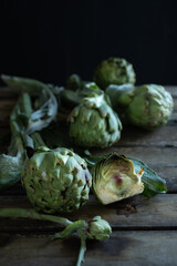 Raw artichokes 