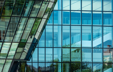 Obraz na płótnie Canvas An office building. Steel and glass