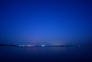 Fototapeta na wymiar 夜の中海