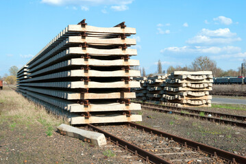 Stos podkładów kolejowych © Marek Stokowski