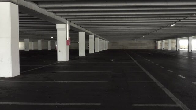 Grandi spazi vuoti nei parcheggi
