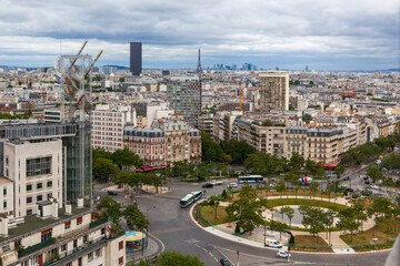 Place d'Italie Vue sur La tour Montparnasse et la tour Eiffel
