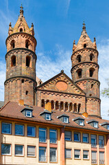 Fototapeta na wymiar Kaiserdom Sankt Peter in Worms am Rhein
