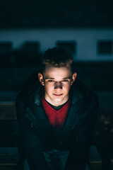 L'homme illumin&eacute; d'en bas