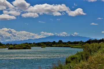 rivière et montagne Pyrénées