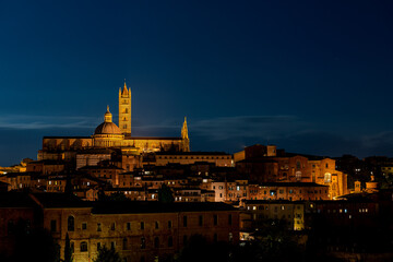 Fototapeta premium Siena bei Nacht