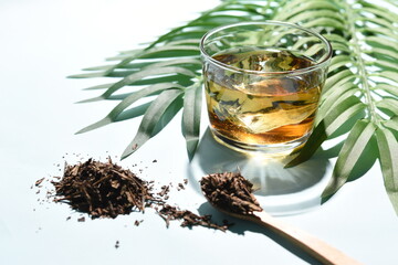 ボタニカルなお茶と茶葉