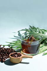 ボタニカルなアイスコーヒーとコーヒー豆