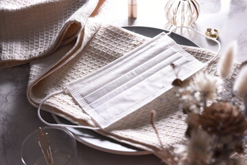 パウダールームのマスク