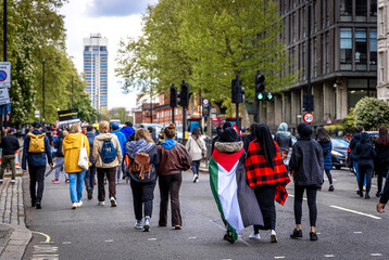 Israel-Gaza: London protesters take to the streets in support of Palestine - obrazy, fototapety, plakaty