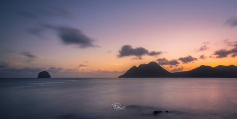Naklejka premium Couché du soleil sur le Rocher du Diamant, Martinique