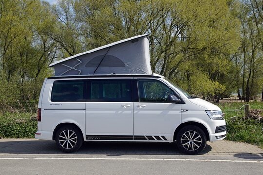 Volkswagen VW California 6.1 /T6 Beach Camper in wei&szlig;
