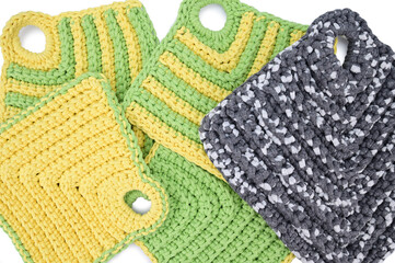 Multicolored oven mitts made of thick knitted yarn