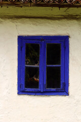 Obraz na płótnie Canvas old window with shutters