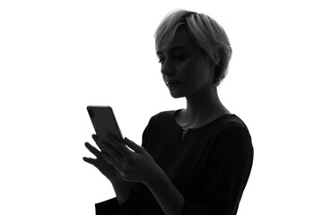 スマホを使う外国人女性　シルエット