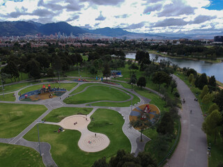 Vista de drone del Parque Simón Bolívar de Bogotá, Colombia