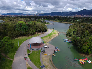 Vista de drone del Parque Simón Bolívar de Bogotá, Colombia