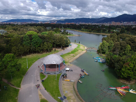 Vista de drone del Parque Sim&oacute;n Bol&iacute;var de Bogot&aacute;, Colombia
