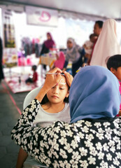 Obraz premium Children face painting. Artist painting little girl at the shop.
