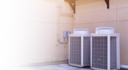 System of central conditioning set on the roof of the building .