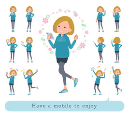 スマホを使って楽しむパーカーを着た女性のセット